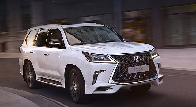 Внедорожник Lexus LX подорожал в России от 13 до 76 тысяч рублей