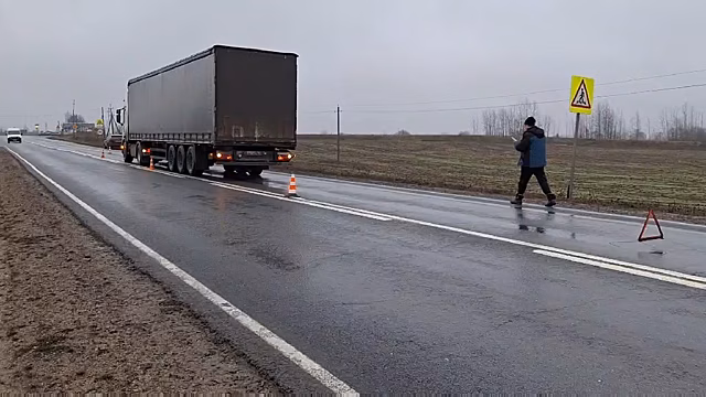 Пешеход попал в реанимацию после наезда фуры в Уренском округе