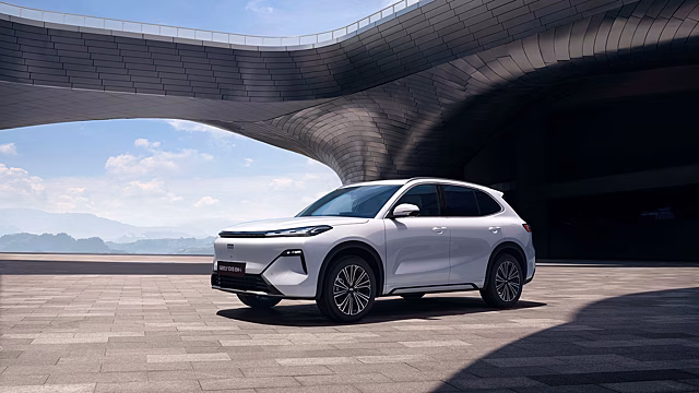 Geely везёт в Россию супергибрид Galaxy Starship 7. Кроссовер получит другое название