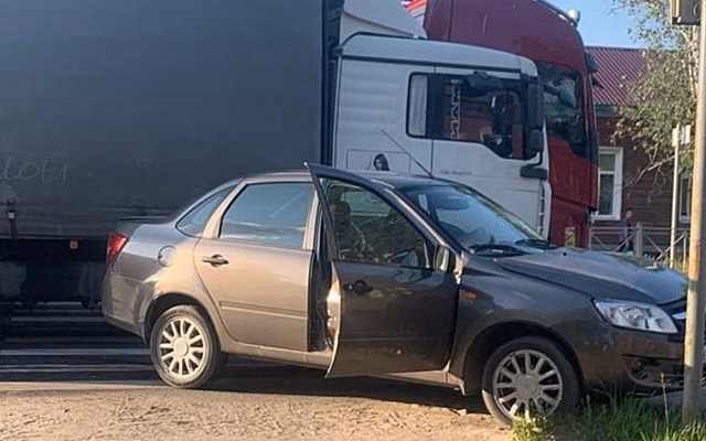 В Шацке грузовик не заметил светофор и врезался в легковушку