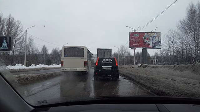 Водители костромских маршруток требуют вернуть им выделенную полосу на улице Магистральной