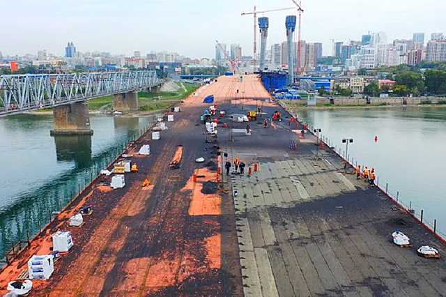 В Новосибирске с квадрокоптера показали строительство четвертого моста через реку Обь