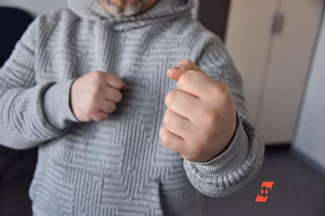 Пьяный челябинец избил в автобусе 15-летнюю девочку
