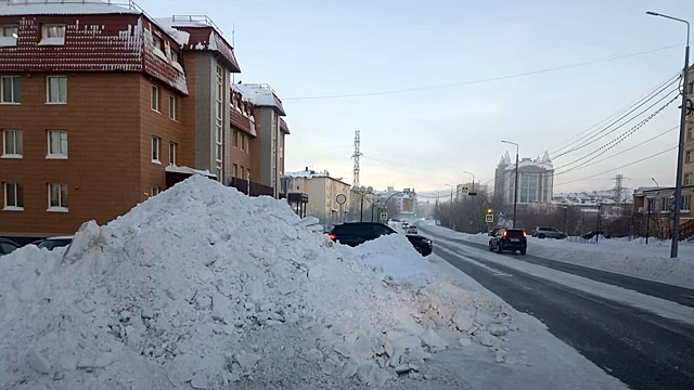 Прокуратура наказала коммунальщиков за плохую уборку Салехарда