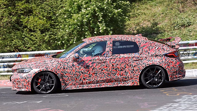 Хэтчбек Honda Civic Type R доминирует на Нюрбургринге
