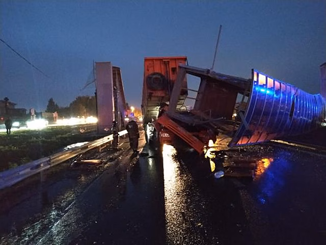 В Екатеринбурге восстановят снесенный КамАЗом пешеходный мост