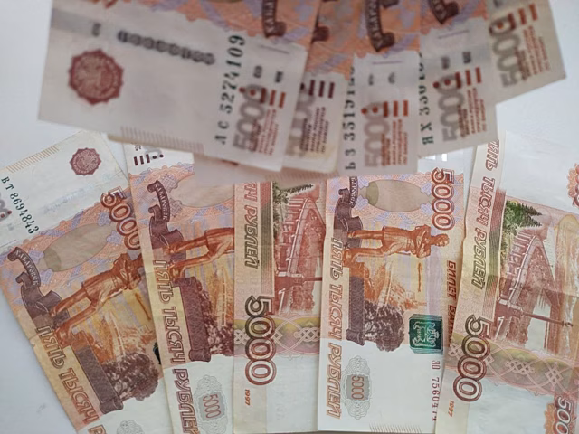 Житель Калуги обвиняется в покушении на дачу взятки в Суворовском районе