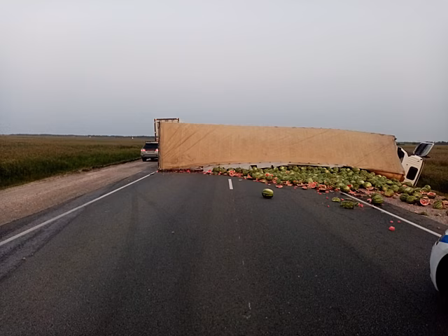 В Новосибирской области 42-летний водитель Lifan погиб в ДТП с гружёной арбузами фурой