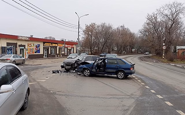 Пять человек пострадали в ДТП напротив Дома правительства