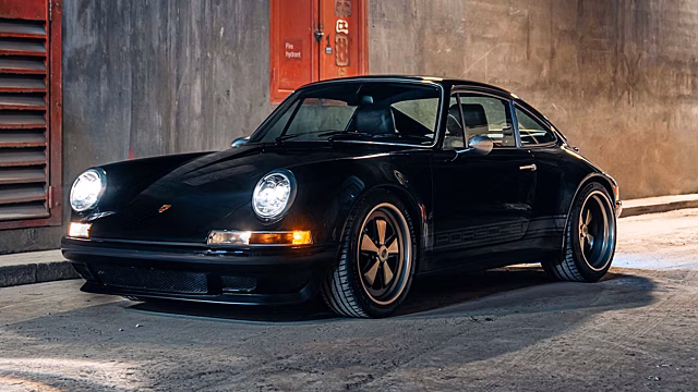Классический Porsche 911 превратили в 400-сильный карбоновый рестомод