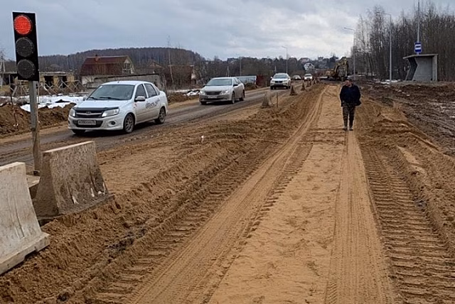 Под Ярославлем дорожники будут вытаскивать застрявшие из-за ремонта машины