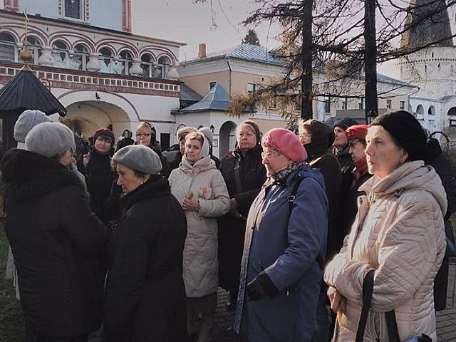«Добрый автобус» свозил жителей Черемушек на экскурсию в Иосифо-Волоцкий монастырь