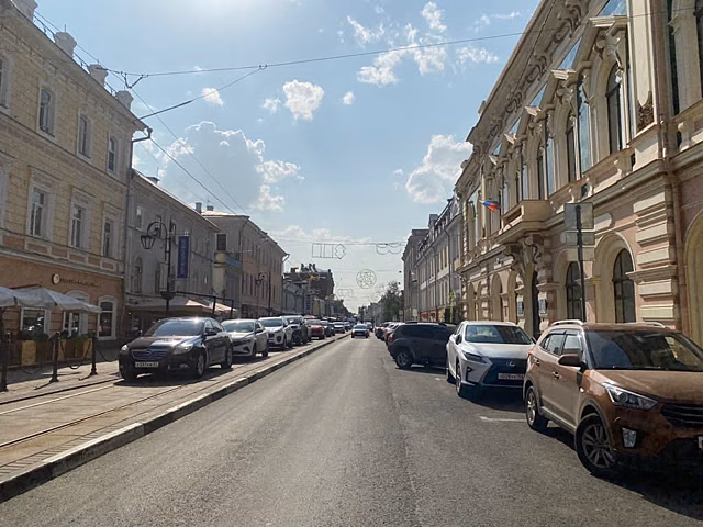 Брусчатку и ограждение отремонтировали на улице Рождественской в Нижнем Новгороде