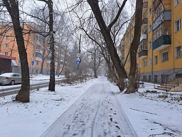 Апрельская зима в Нижнем Новгороде: улицы города засыпало снегом