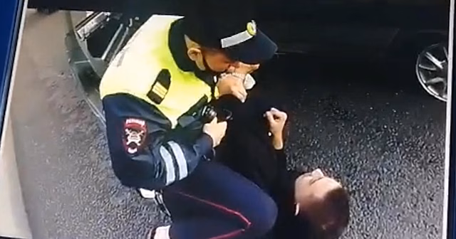 Погоня со стрельбой за лихачом на авто в Петербурге попала на видео