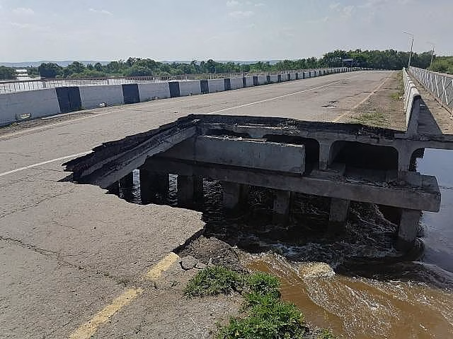 Возле села Марково Благовещенского района частично обрушился мост
