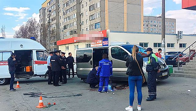 Не заметил: водитель задавил завязывающего шнурки школьника