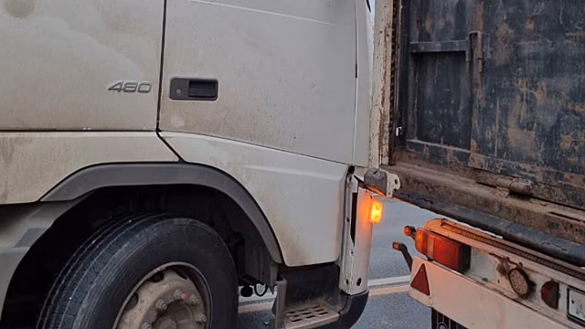 В массовой аварии с большегрузами под Саратовом пострадала пассажирка «Гранты»
