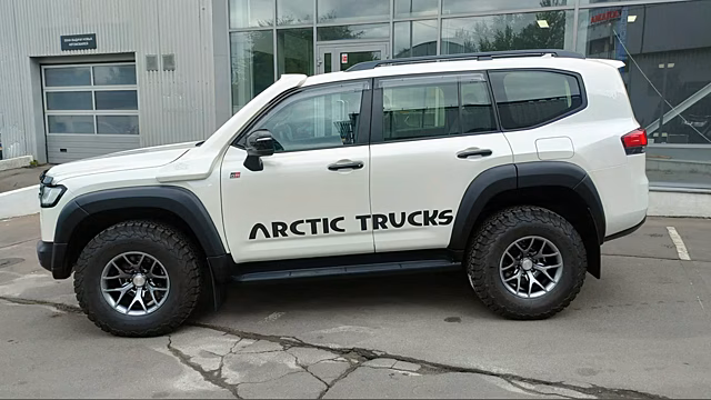 Тюнингованный Toyota Land Cruiser 300 от Arctic Trucks продается вдвое дороже