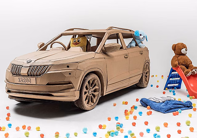 Skoda сделала картонный Karoq с бассейном из шариков