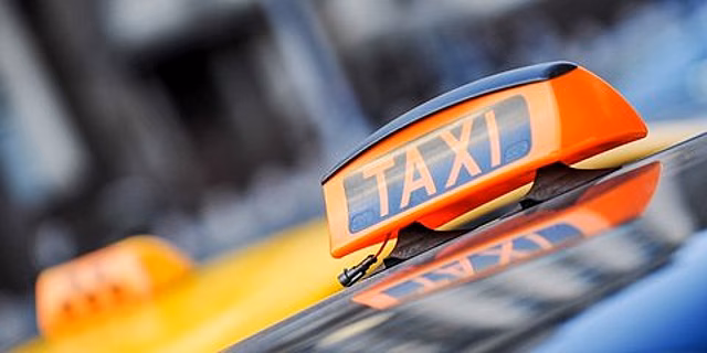 В Мосгордуме пообещали помочь ущемленным в правах таксистам-верующим