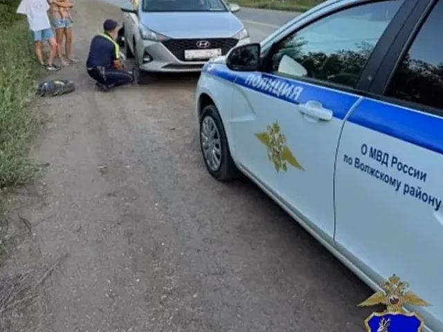 Полицейские помогли женщине с ребенком на трассе в Самарской области