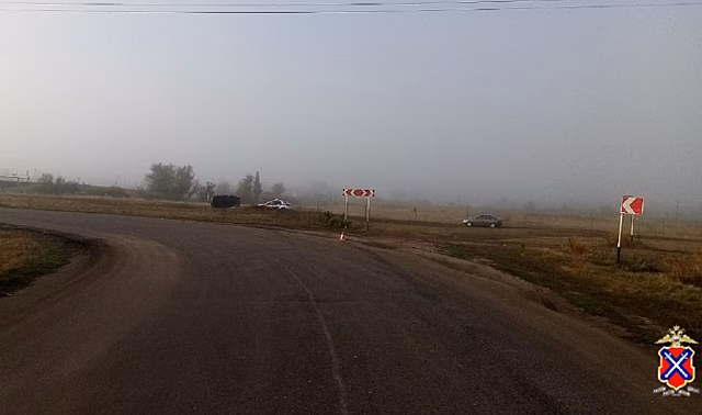 Под Волгоградом полицейские выясняют подробности ДТП с погибшим