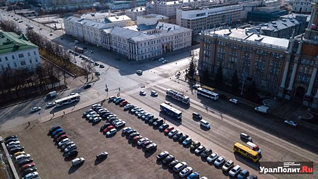 Главную парковку в центре Екатеринбурга закроют на все выходные