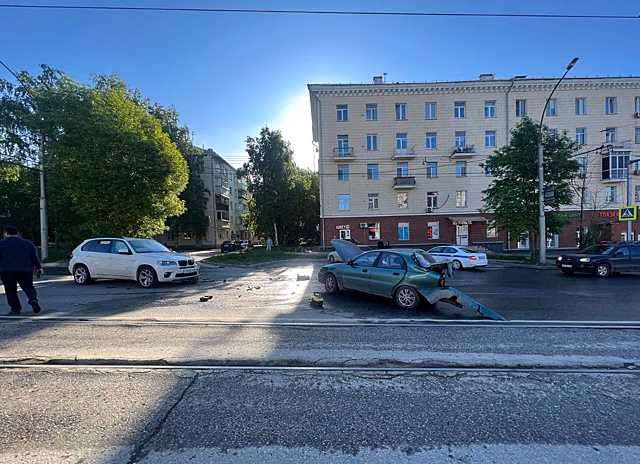 Водитель BMW Х5 пострадал в ДТП с Chevrolet Lanos в Новосибирске