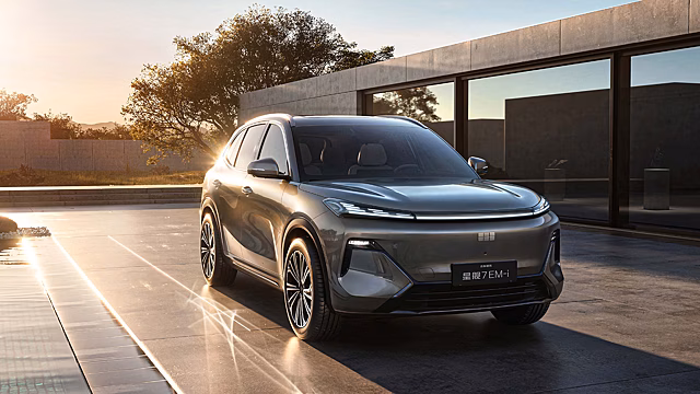 Гибрид Geely с запасом хода 1420 км появился в продаже