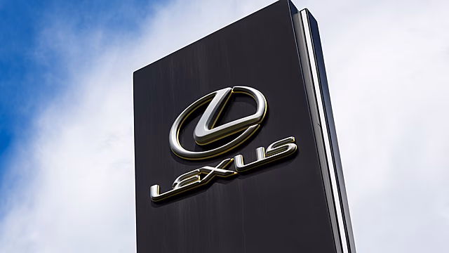 Lexus заново зарегистрировал в России свой логотип