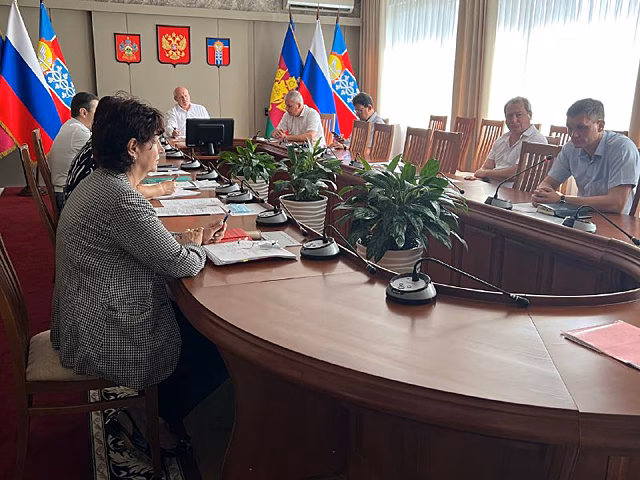 В Армавире после жалоб горожан уберут незаконную стоянку автомобилей