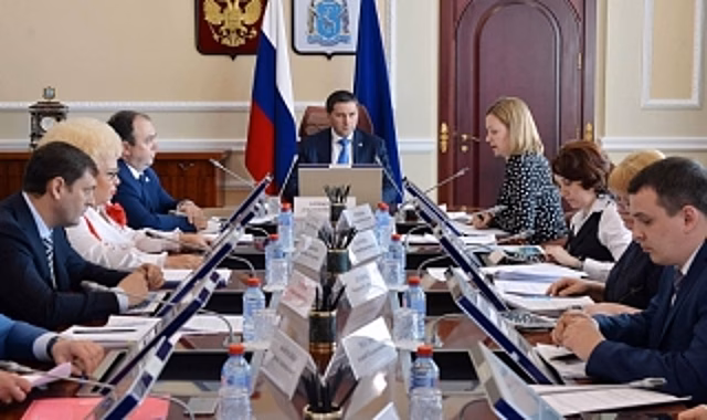 Губернатор ЯНАО провел совещание по капитальному ремонту объектов социальной сферы