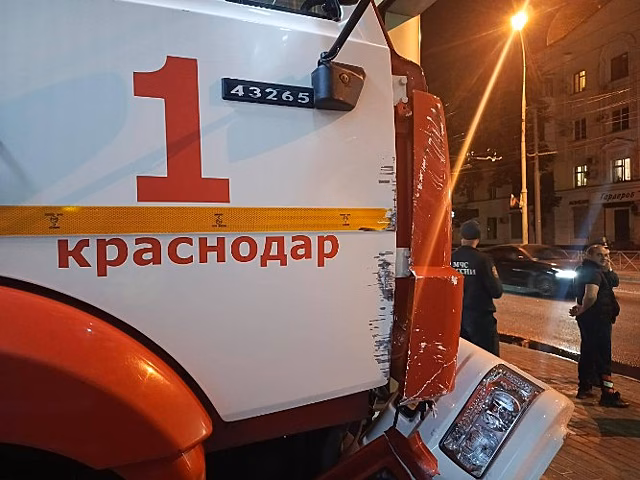 Ребенок пострадал при столкновении троллейбуса и пожарной машины в Краснодаре