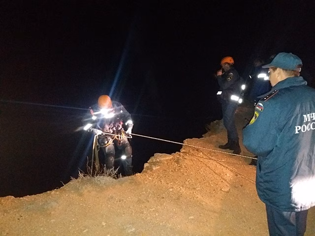 В Севастополе автомобиль упал с обрыва в море