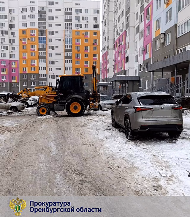 Не все управляющие компании Оренбурга вовремя чистят во дворах снег