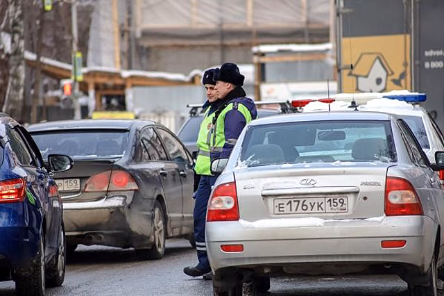 В Подмосковье грузовик врезался в несколько легковушек: есть погибшие и пострадавшие