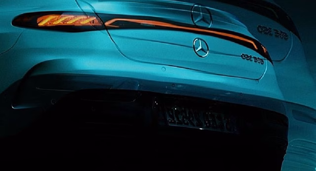 Mercedes рассекретил дизайн задней части нового седана EQE 2022 года