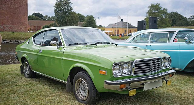 Поколения Mazda 929
