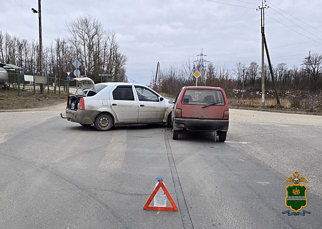 Renault протаранил «Оку»