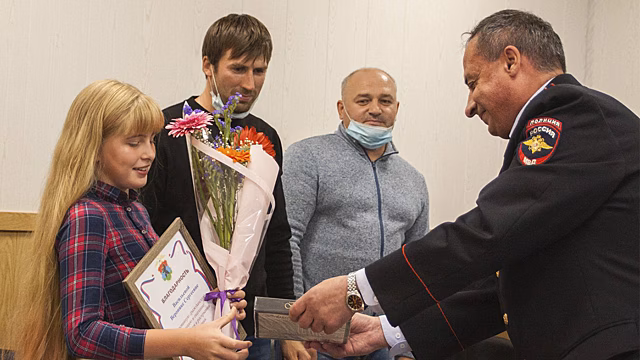 В Карелии полицейские поблагодарили граждан, оказавших помощь в раскрытии угона