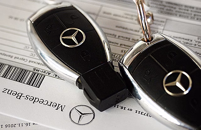 Владельцам Mercedes-Benz отказывают в дубликатах ключей