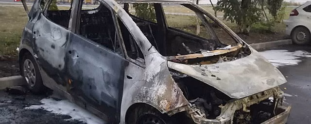 Опубликовано видео поджога автомобиля в Оренбурге