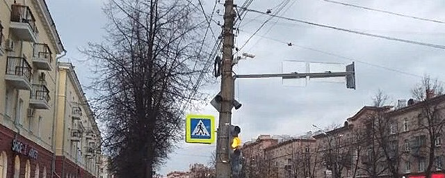 В центре Нижнего Тагила установили новый светофор