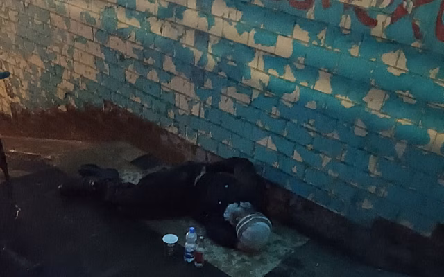 В Рязани подземный переход на Московском стал приютом бомжей и детей-попрошаек