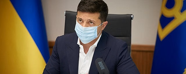 Зеленский пообещал вакцинировать жителей Донбасса от COVID-19