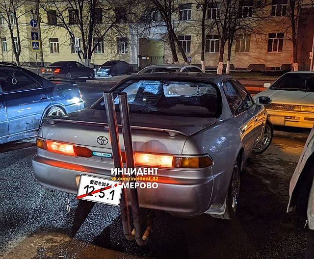 Кемеровчане наткнулись на группу машин с гигантскими трубами