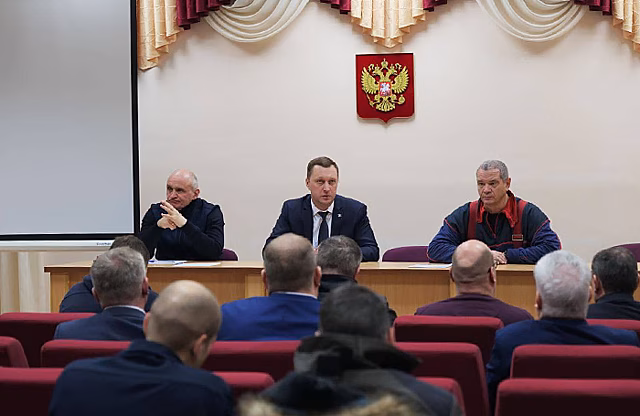 В Энгельсе выгорание топлива на месте пожара займет ориентировочно еще два дня