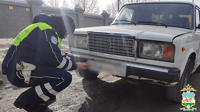 Полицейские привлекли к ответственности водителя ВАЗа, устроившего дрифт на оживлённой улице в Уфе