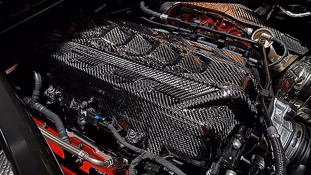 Для Chevrolet Corvette сделали карбоновую крышку мотора